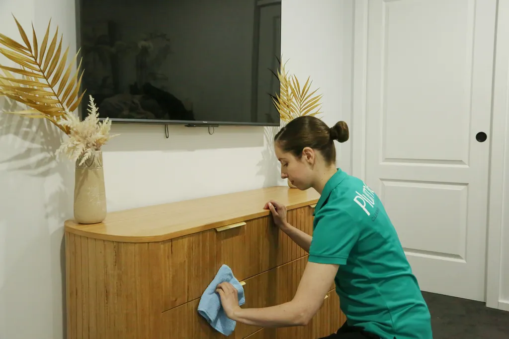 Kara dusting drawers